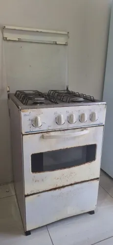 Fogão 4 bocas e forno funcionando 