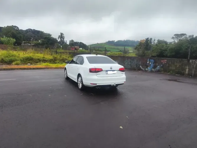 Volkswagen Jetta Comfortline 1.4 TSI 16V 4P Aut. 2017