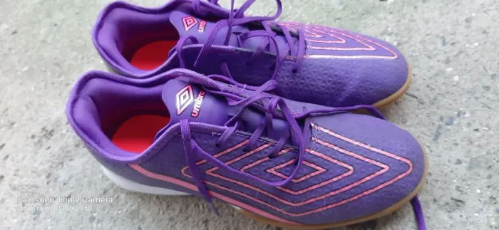 Chuteira UMBRO