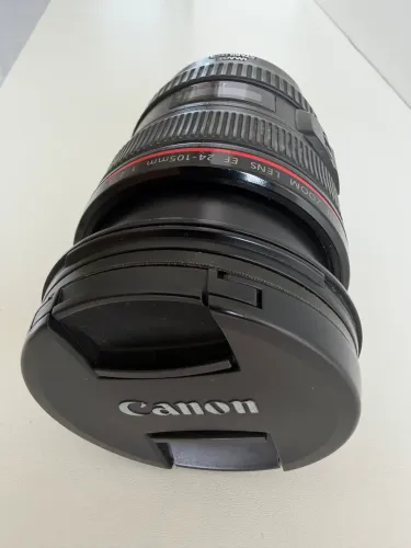 Canon EF 24-105mm f/4L IS USM (primeira versão, com anel vermelho da série L), Japão.