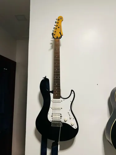 Guitarra yamaha pac 012