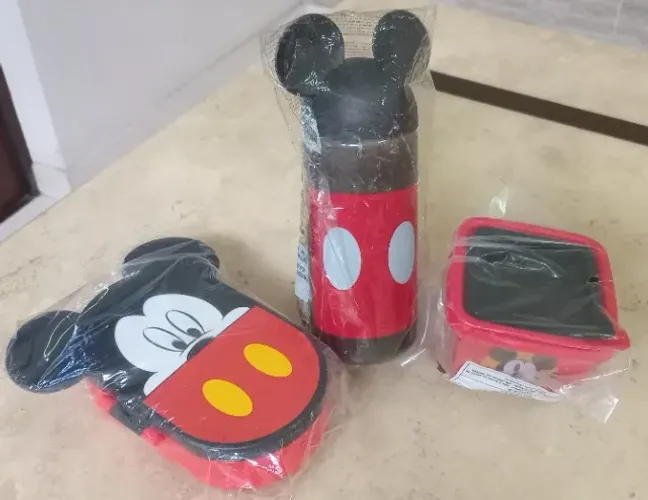 Kit itens novos lacrados Mickey Avon (porta snacks, garrafinha e 2 potinhos com tampa)
