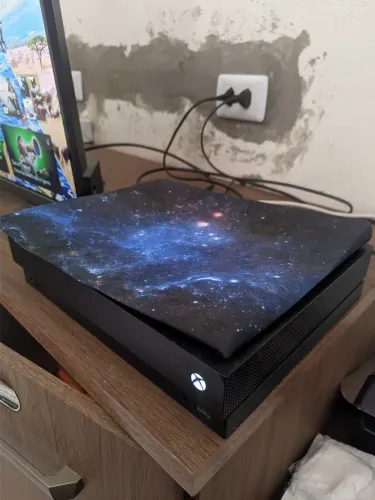 Xbox one X 1 Tb de memória semi novo acompanha controle do Séries X e jogos no HD