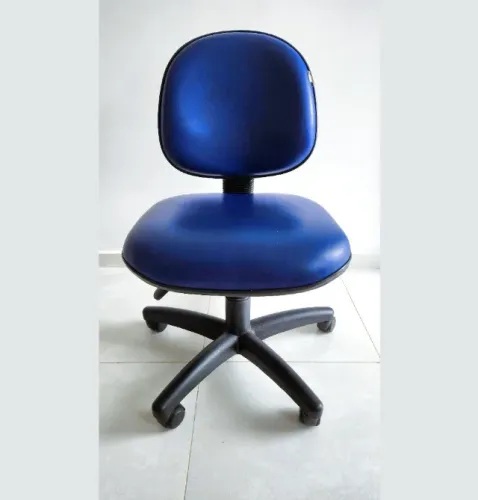 Cadeira Executiva Ergonômica Premium Giratória Sem braços Rodízios Sintético
