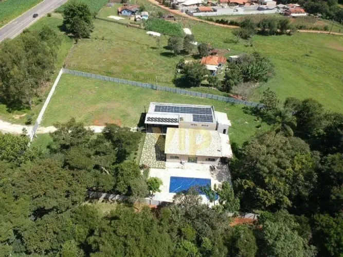 Linda Chácara com 22.400m², situada em Pouso Alegre/MG