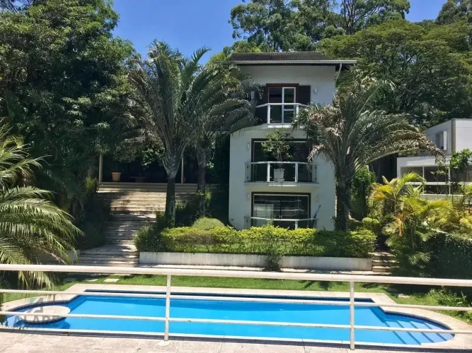 CASA ASSOBRADADA - ALTO DA BOA VISTA ,695m² de área construída ,4 suítes,