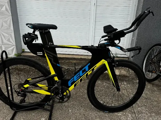 Bicicleta de triathlon