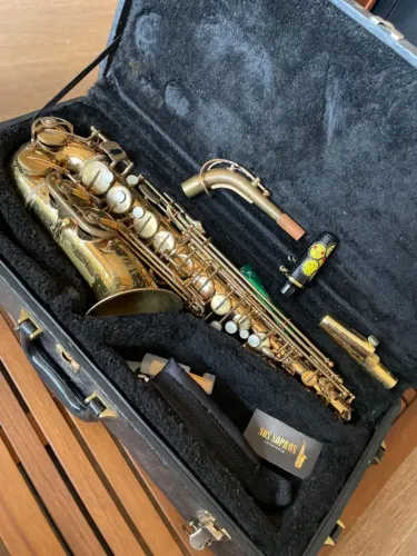 Saxofone Alto Júpiter, modelo JAS-567-565