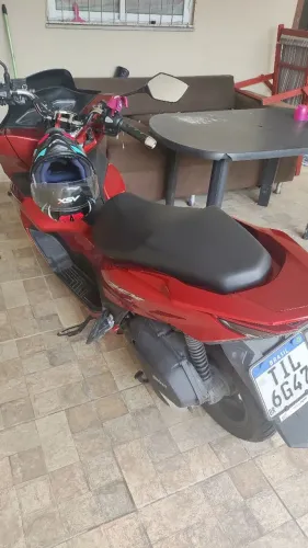 Vendo moto PCX 10 meses de uso