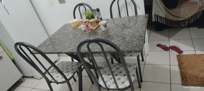 Mesa 4 cadeiras no precinho