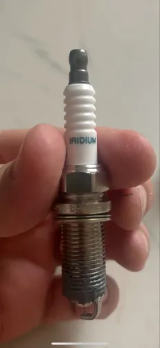 Velas originais da Toyota sem uso