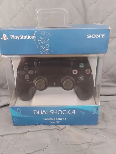 Controle original de PS4 na caixa 