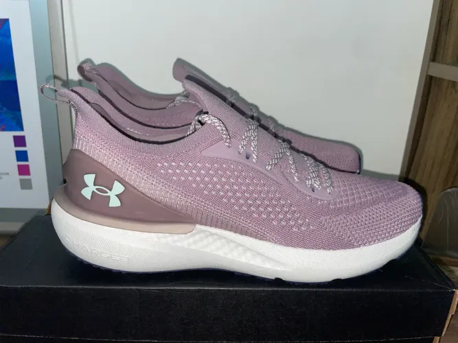 Tênis Under Armour UA Charged Quicker