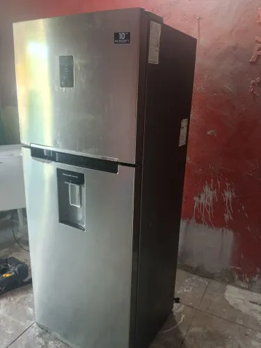 Geladeira inverter da Samsung semi nova apenas parou de funcionar vendo pra quer quiser ar