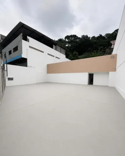 Imóvel Comercial na Av. Vitória com 474m² construídos, 2 pavimentos e estacionamento