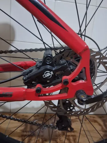 Bicicleta semi nova!  Para uso misto urbano e Mountain  bike.