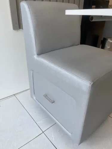 Cadeira para manicure (NUNCA USADA)
