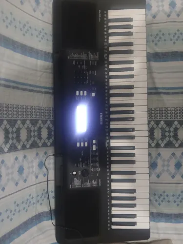 Teclado Yamaha PSR E373