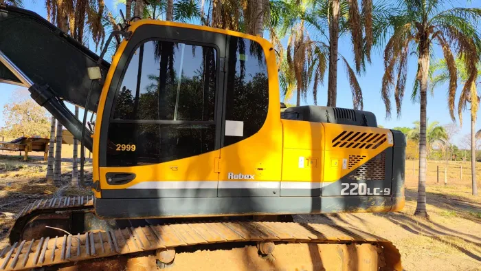Escavadeira Hyundai R220