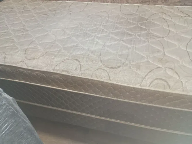 Vendo cama box solteiro 