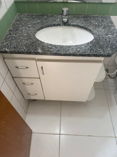 Armários de banheiro
