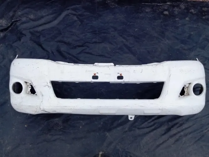 Parachoque Branco Dianteiro Hilux 2013/2016 com detalhe