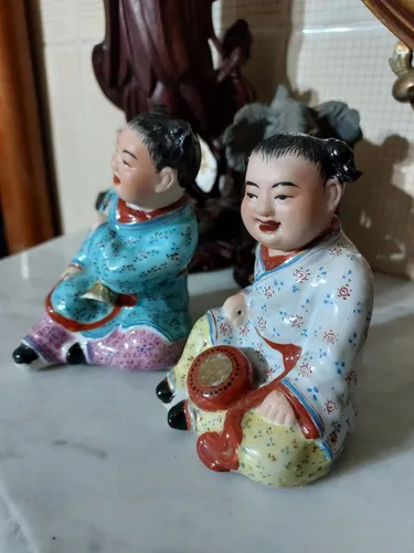ESCULTURA ANTIGA PORCELANA EM PERFEITO ESTADO 