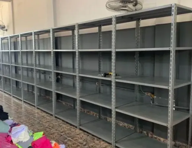 Prateleiras estantes de aço
