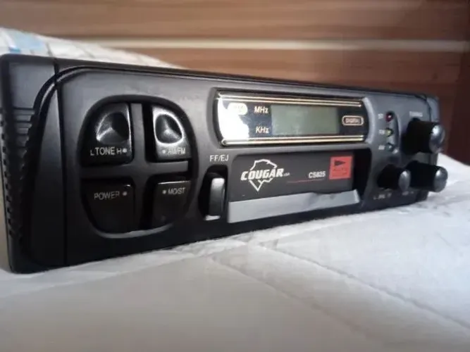 Rádio cougar CS 825