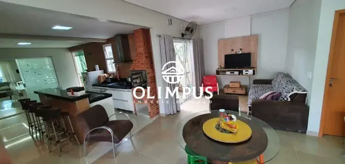 Excelente casa no Condomínio Carmel
