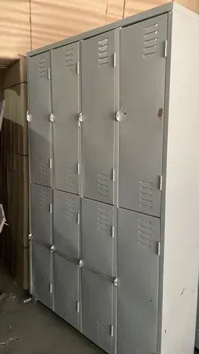 Armário de 8 portas grande