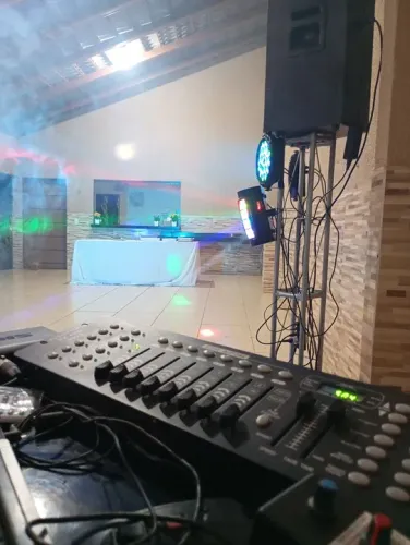 Som, iluminação e dj para eventos.