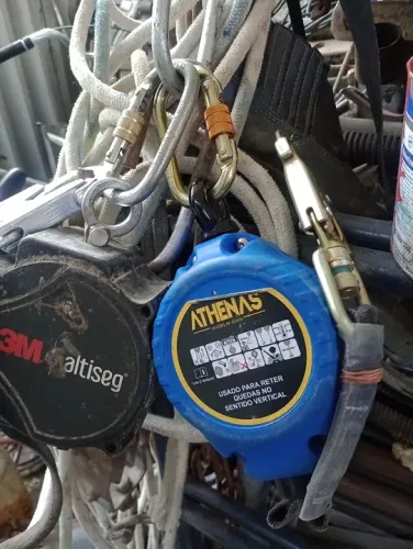 Vendo trava queda retrátil 