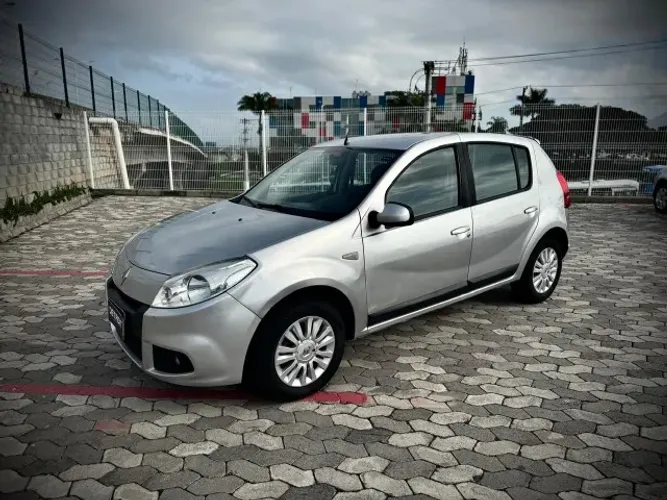 RENAULT SANDERO PRIVILÈGE HI-FLEX 1.6