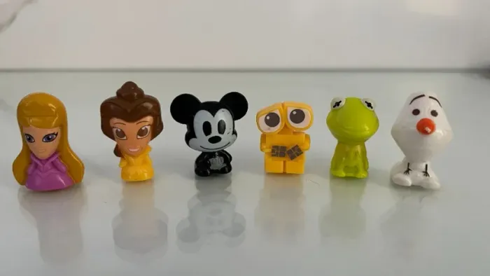 Lote 6 Miniaturas Disney Kinder Ovo: Princesas, Mickey, Wall-E e Olaf