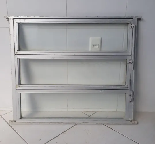 Janela basculante 80X70