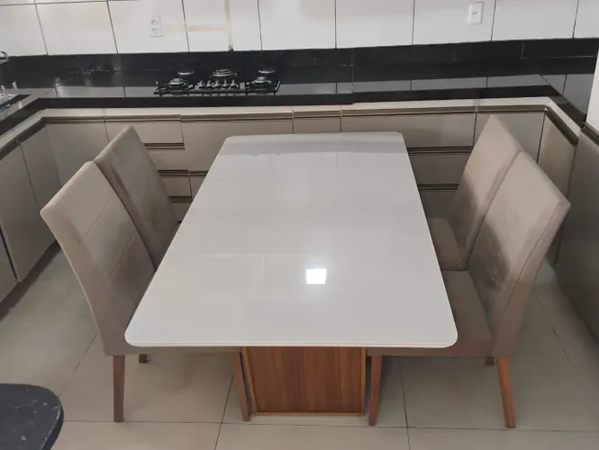 Mesa com cadeiras 