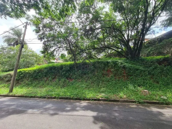 Terreno à venda no Condomínio Marambaia em Vinhedo.