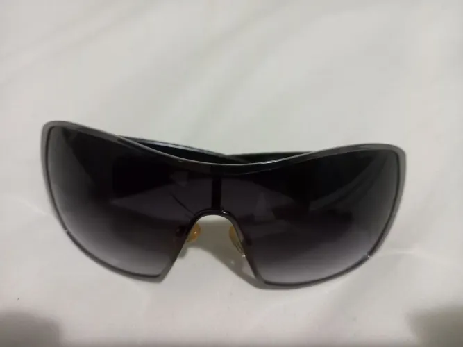 Óculos de sol feminino Armani usado