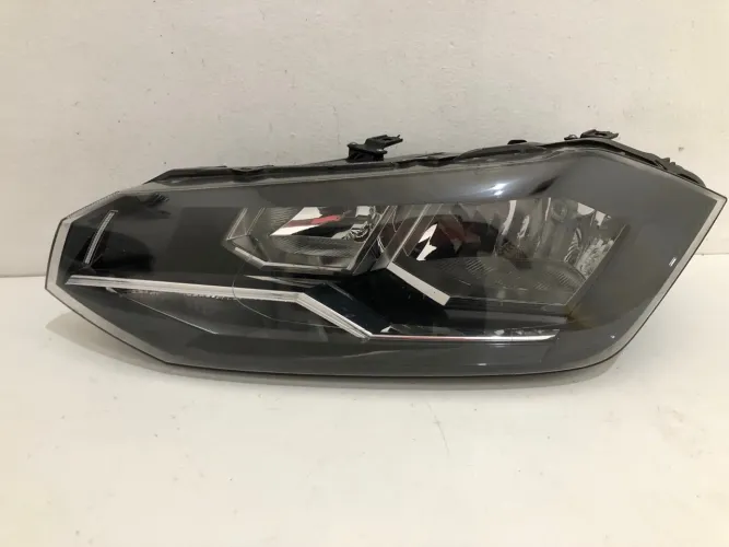 Farol Polo Virtus 2018 2019 2020 2021 2022 Lado Esquerdo Friso Prata 