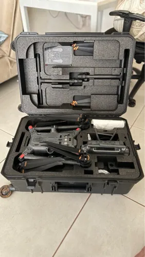 DJI Matrice 350 RTK + Estação de Carregamento BS65 + 2 Baterias