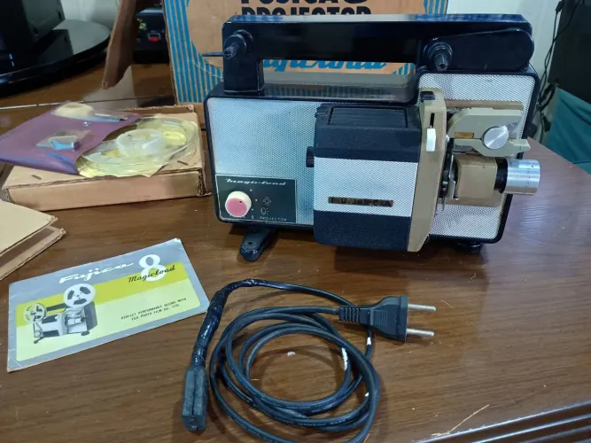 Projetor 8mm  FUGICA 8 magicload  com manual CAIXA /colecionadores  MADE IN JAPAN 