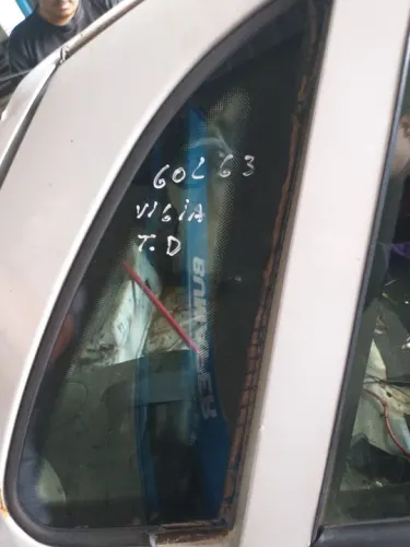 Vidro vigia traseiro direito VW/gol G3