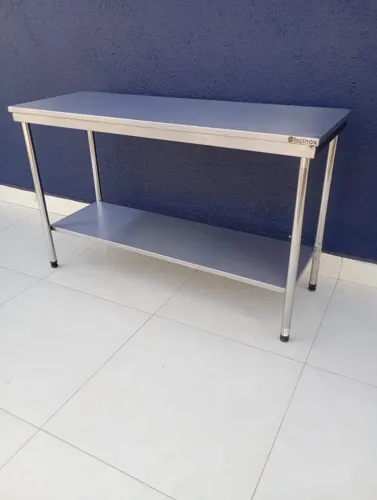 Mesa em Oferta 1.50x0.55 Metros com prateleira inferior lisa