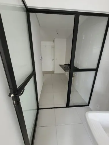 Porta de abrir com lateral fixa