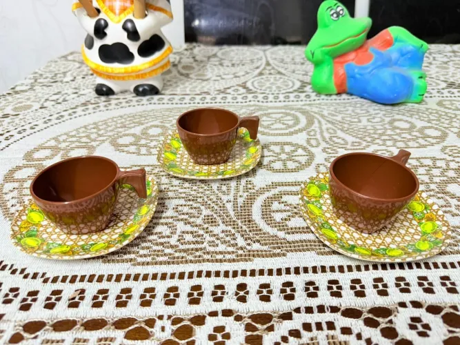 Conjunto de 3 xícaras para cafe em melanina dos anos 60/70 Goyana