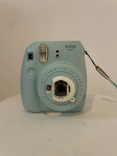 Câmera Instax Mini 9 - Fotos instantâneas e diversão!