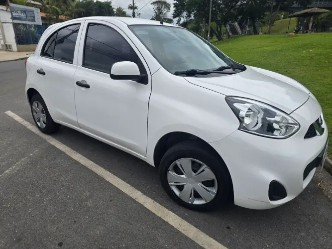 Nissan march baixa km