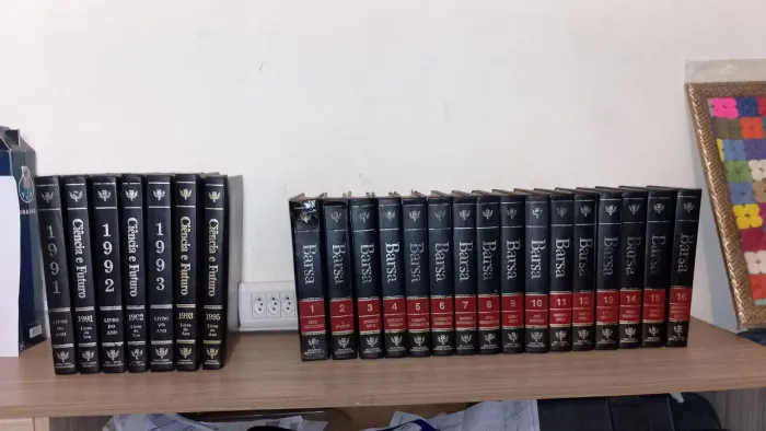 Enciclopédia Barsa Completa - 16 Volumes + 7 Livros do Ano(Ciência e Futuro)