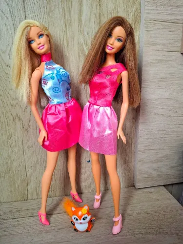 Bonecas Barbie e Tereza